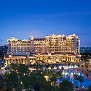 Отель Radisson Blu Forest Manor Hongqiao - Near Necc, Шанхай